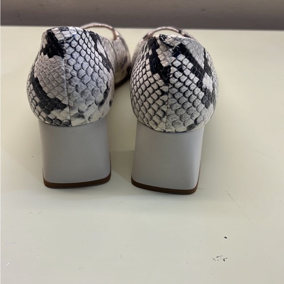 Made in Italy Giovanna Grazzini Black and Cream Snakeskin Heels with Pointed Toe - Picture 3 of 10